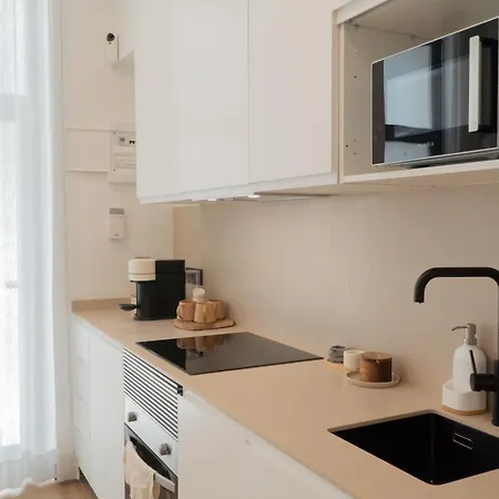Stylish Downtown Charm Daire *