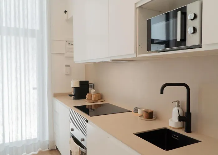 Stylish Downtown Charm Apartament *