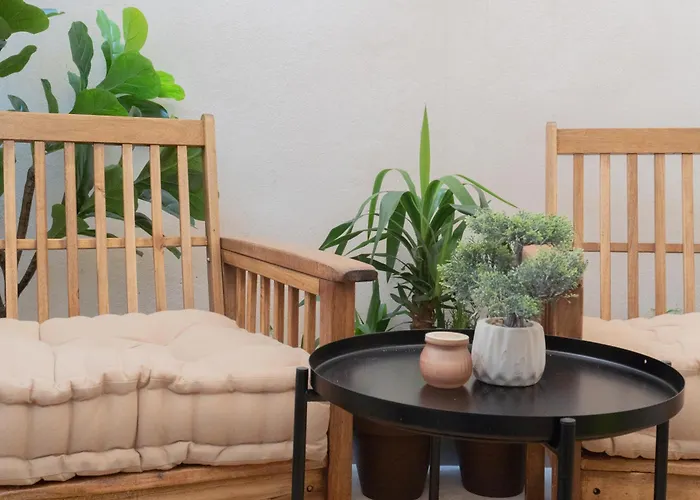 Apartament Stylish Downtown Charm *